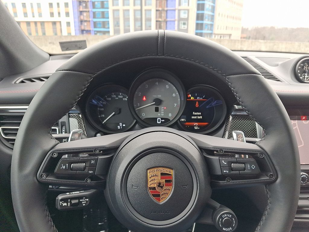 Thumbnail: 2026 Porsche Macan - 21