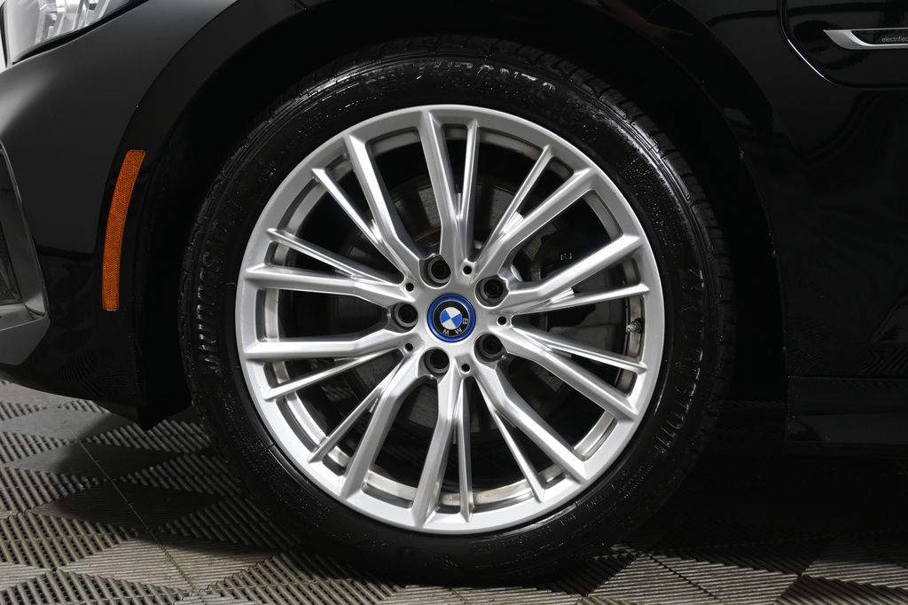 Thumbnail: 2023 BMW 3 Series - 12