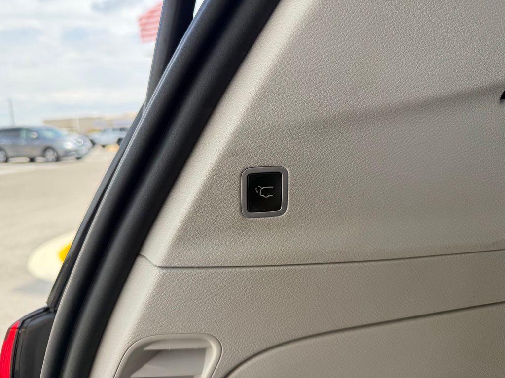 Thumbnail: 2018 Chrysler Pacifica - 19