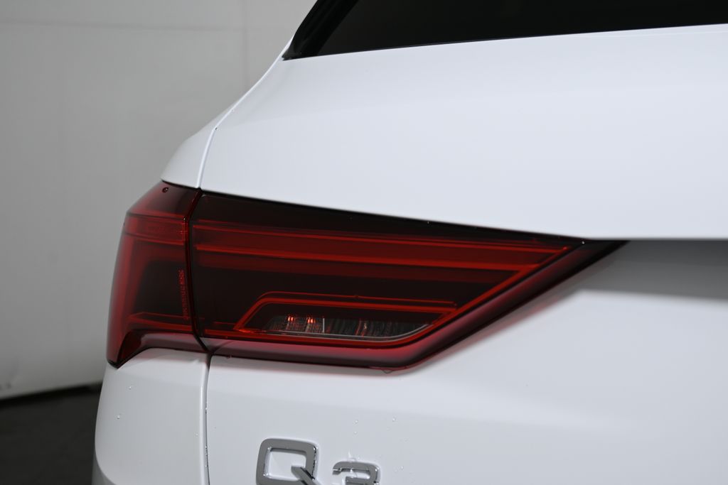 Thumbnail: 2025 Audi Q3 - 12