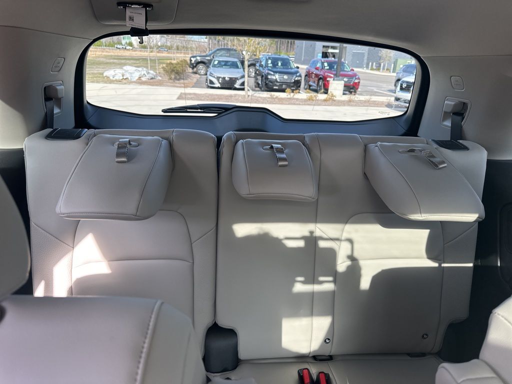 2025 Everest White Pearl Tricoat Nissan Pathfinder SL FWD SUV