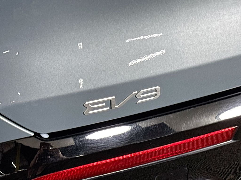 2024 Kia EV9 Land