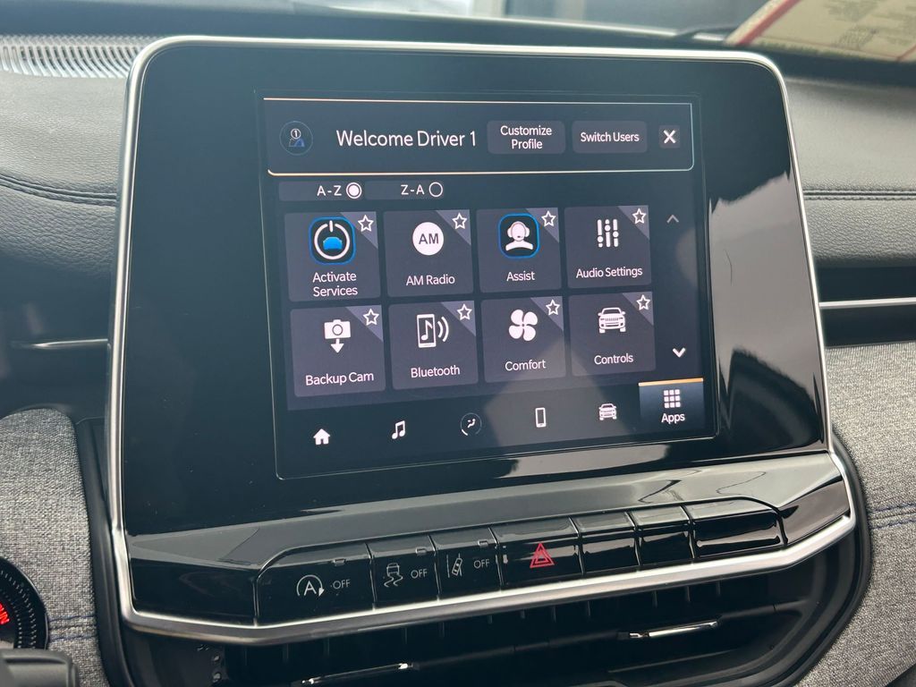 Used 2025 Silver Zynith Metallic Clearcoat Jeep Latitude image 15