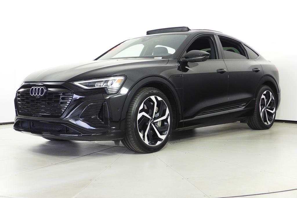 Thumbnail: 2024 Audi Q8 e-tron - 2