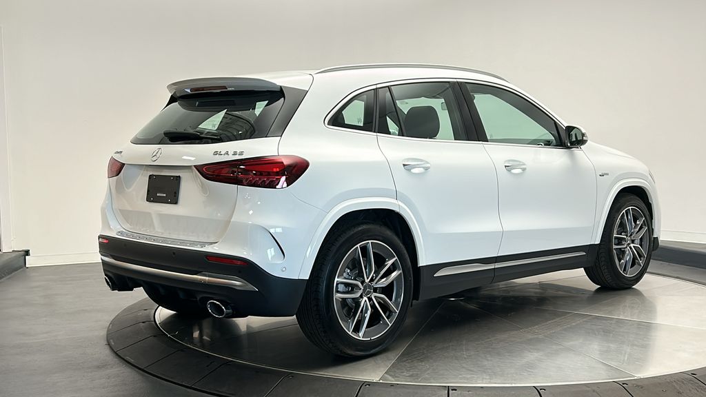 2025 Mercedes-Benz GLA 35 AMG 7