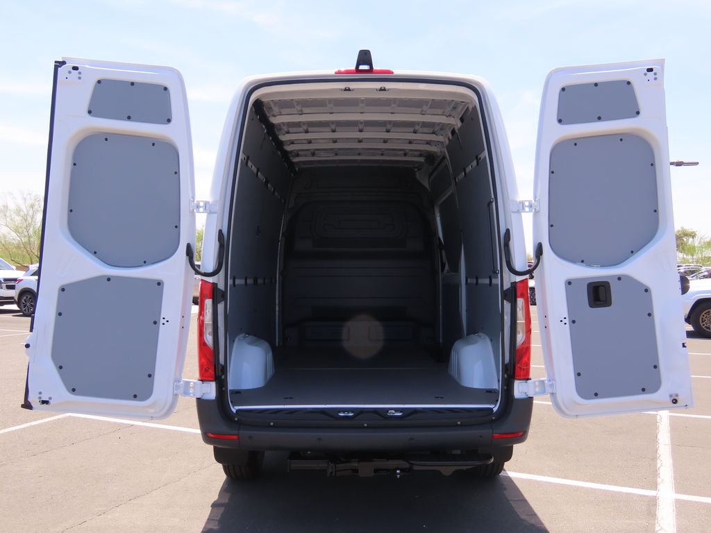 2025 Mercedes-Benz Sprinter 2500 29