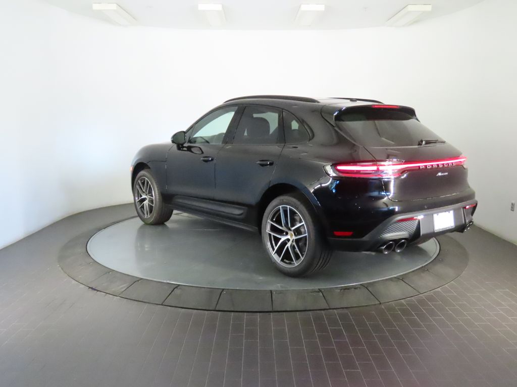 Thumbnail: 2026 Porsche Macan - 3