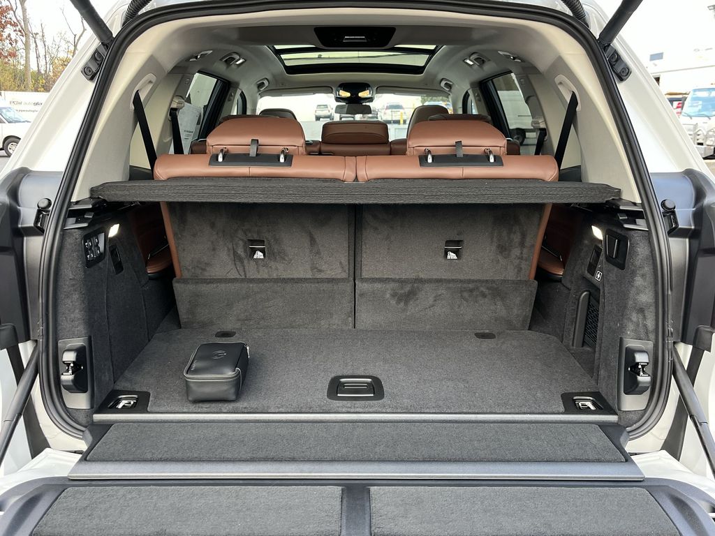 Thumbnail: 2026 BMW X7 - 25