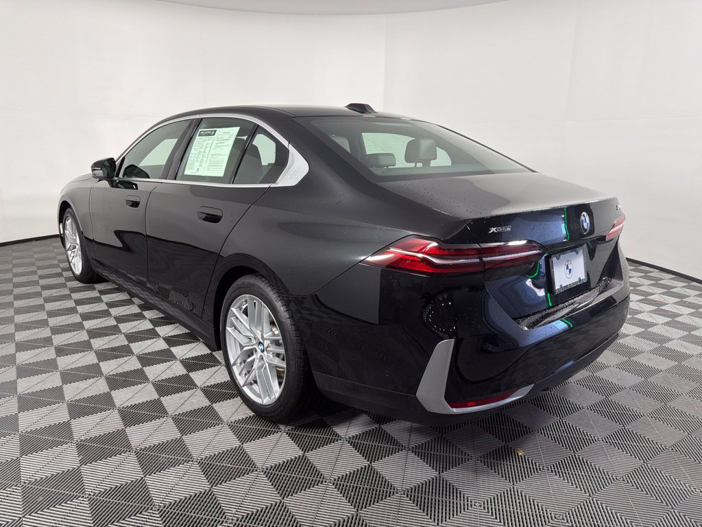 Thumbnail: 2024 BMW 5 Series - 7