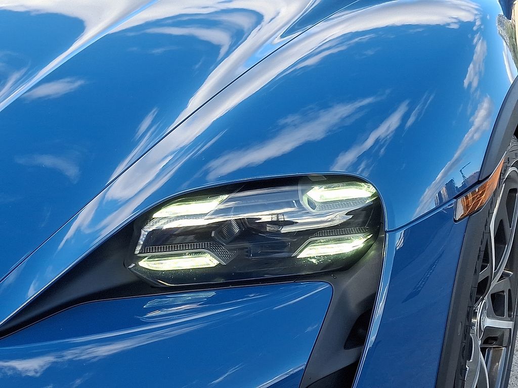 Thumbnail: 2021 Porsche Taycan - 11