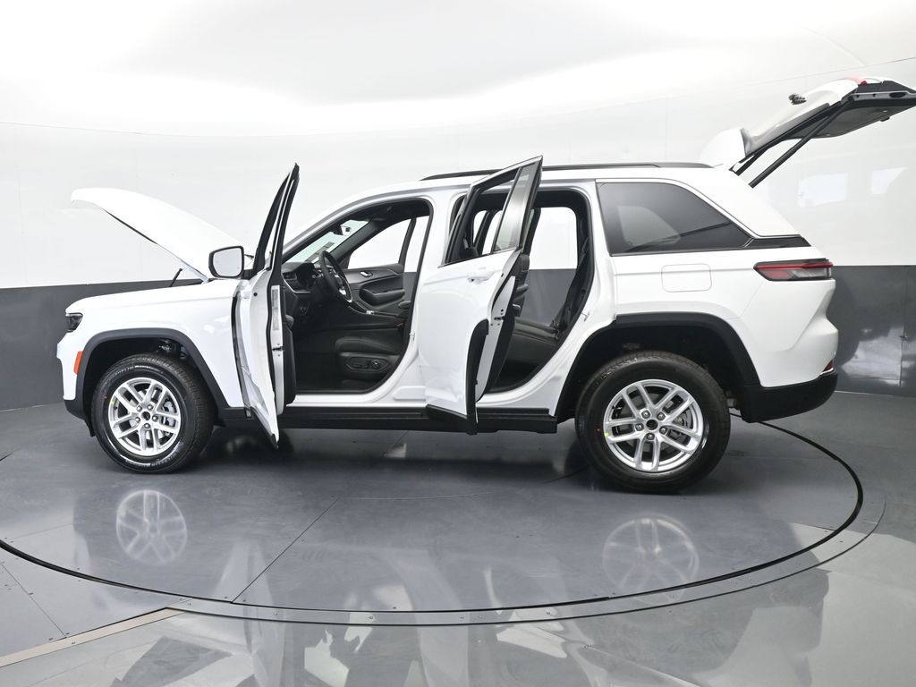 New 2026 Bright White Clearcoat Jeep Laredo image 70
