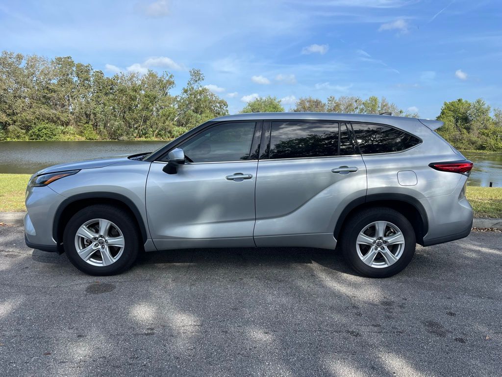 2022 Toyota Highlander L 2