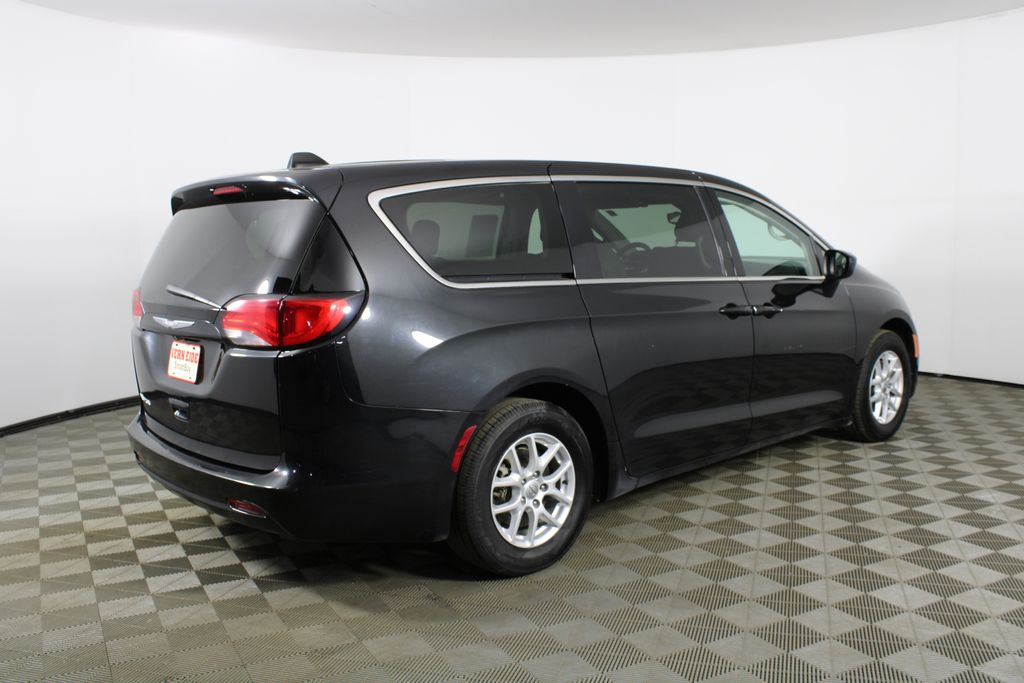 Used 2017 Chrysler Pacifica for sale in 