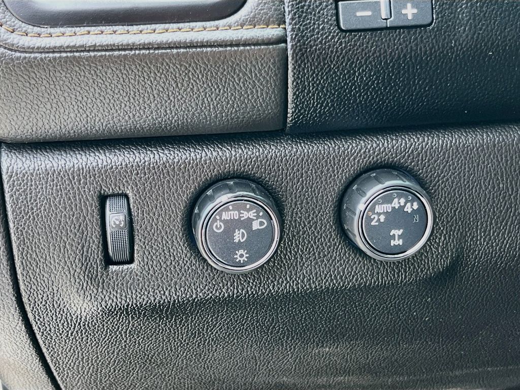 2021 GMC Canyon AT4 w/Leather White at AutoSavvy Houston Northwest
