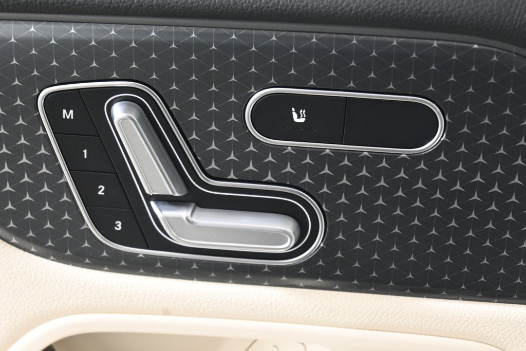 Thumbnail: 2024 Mercedes-Benz GLB - 28