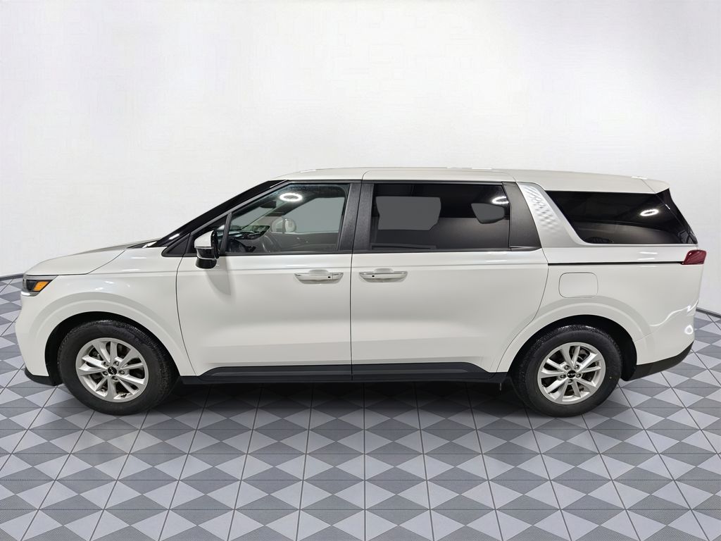 Used 2024 White Kia LX image 7