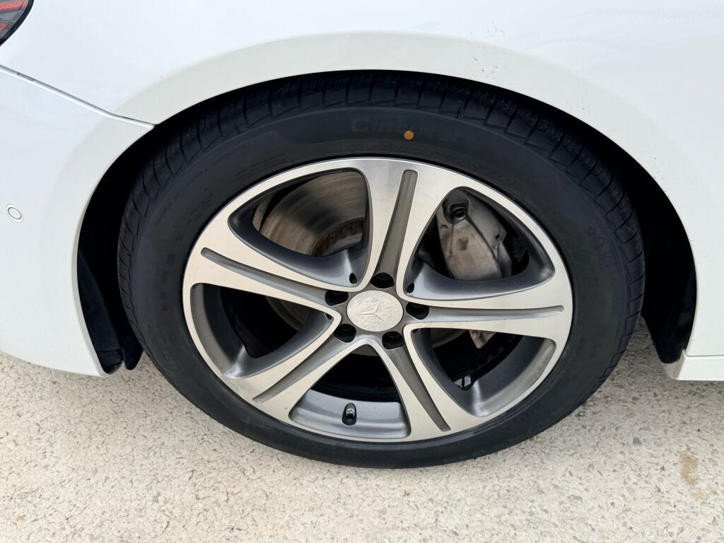 Thumbnail: 2017 Mercedes-Benz E-Class - 16