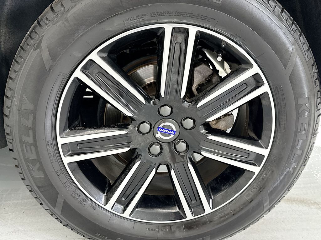 Thumbnail: 2017 Volvo XC60 - 30