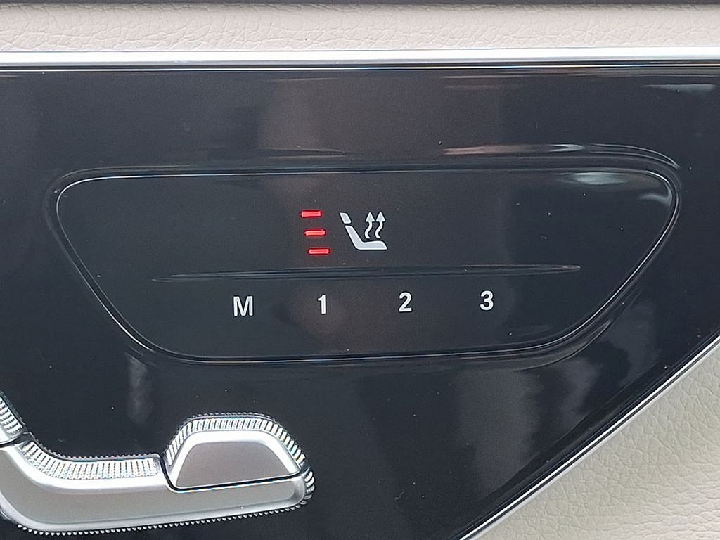 Thumbnail: 2025 Mercedes-Benz GLC - 16