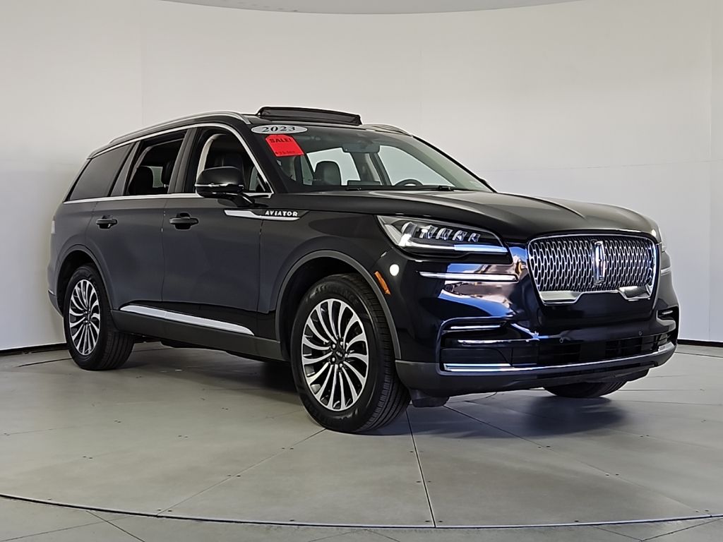Thumbnail: 2023 Lincoln Aviator - 4