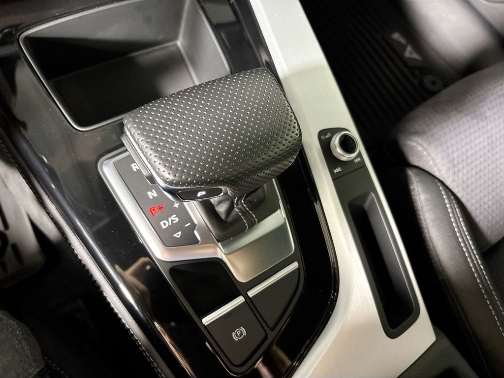 2023 Audi A4 45 S line Premium Plus