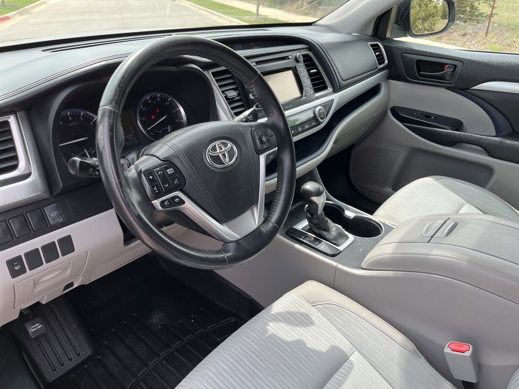 2015 Toyota Highlander  19