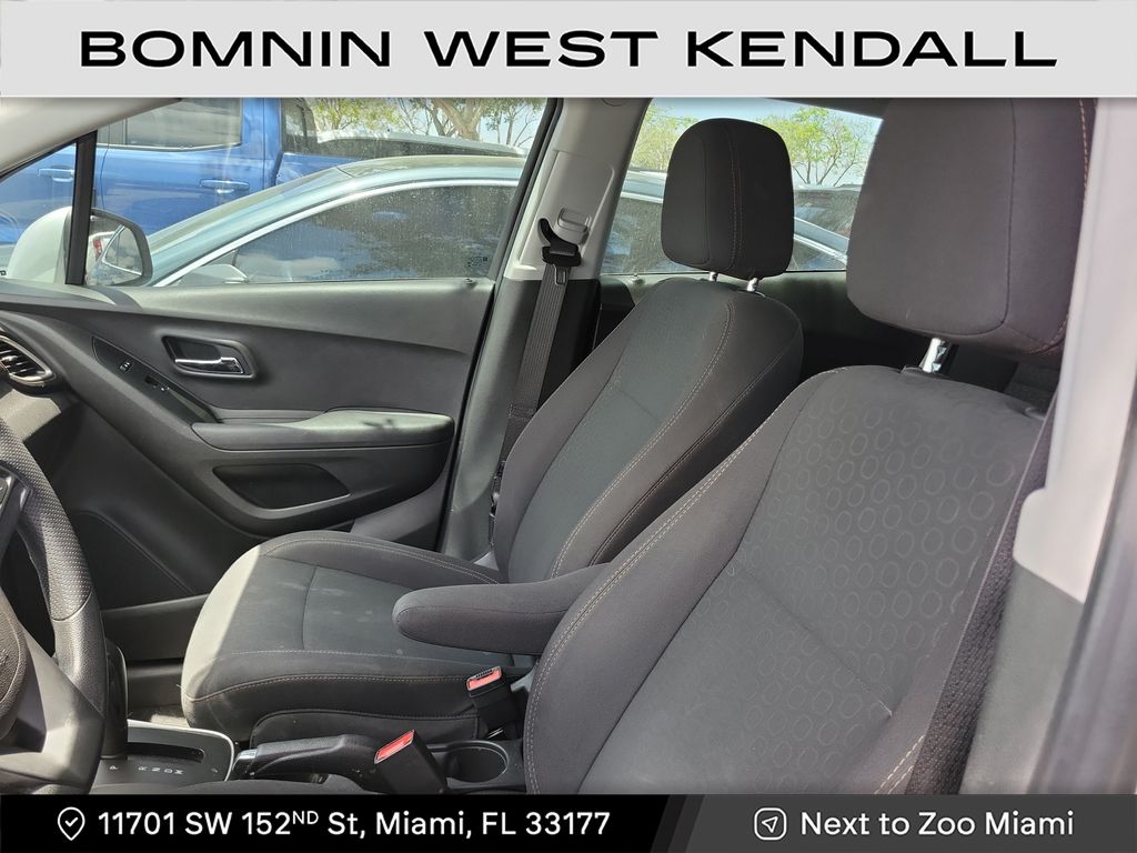 2020 Chevrolet Trax LS photo