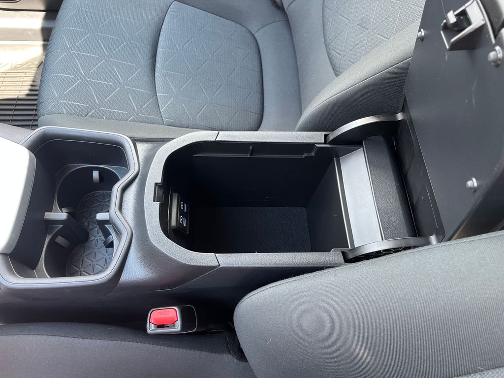 2022 Toyota RAV4 XLE photo