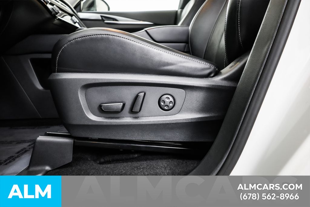 Used 2024 White INFINITI LUXE image 23