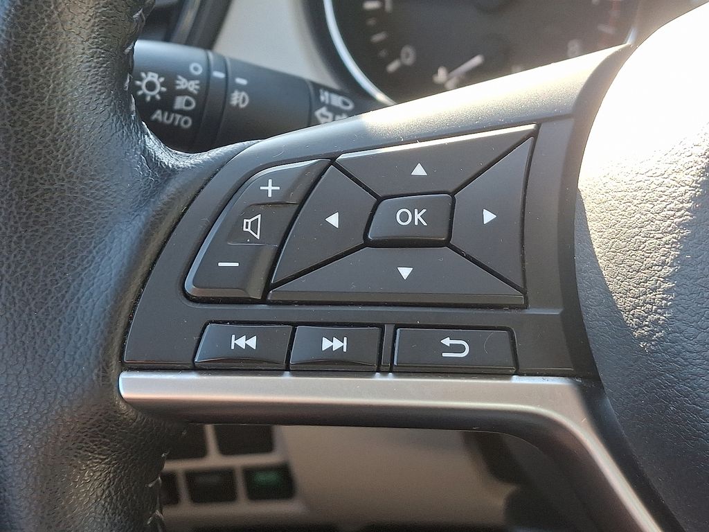 2022 Nissan Rogue Sport SV 21