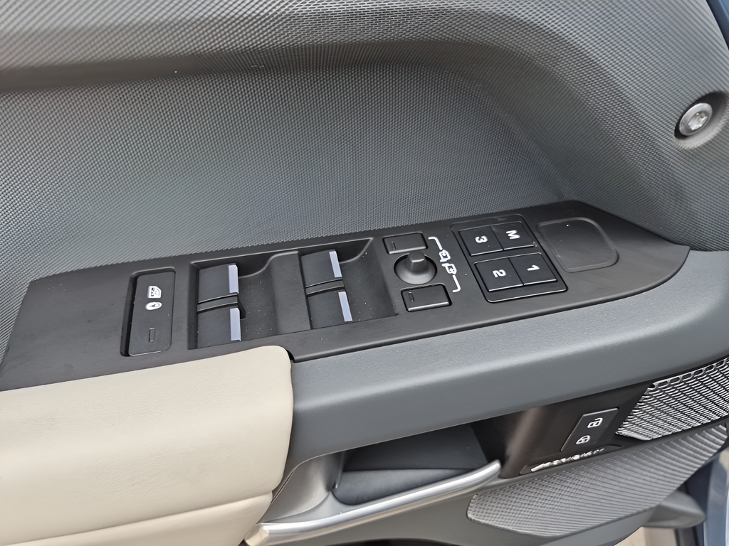 Used Car 2024 Land Rover Defender 110  X-dynamic Se For Sale Under $70,000 In Austin, Texas