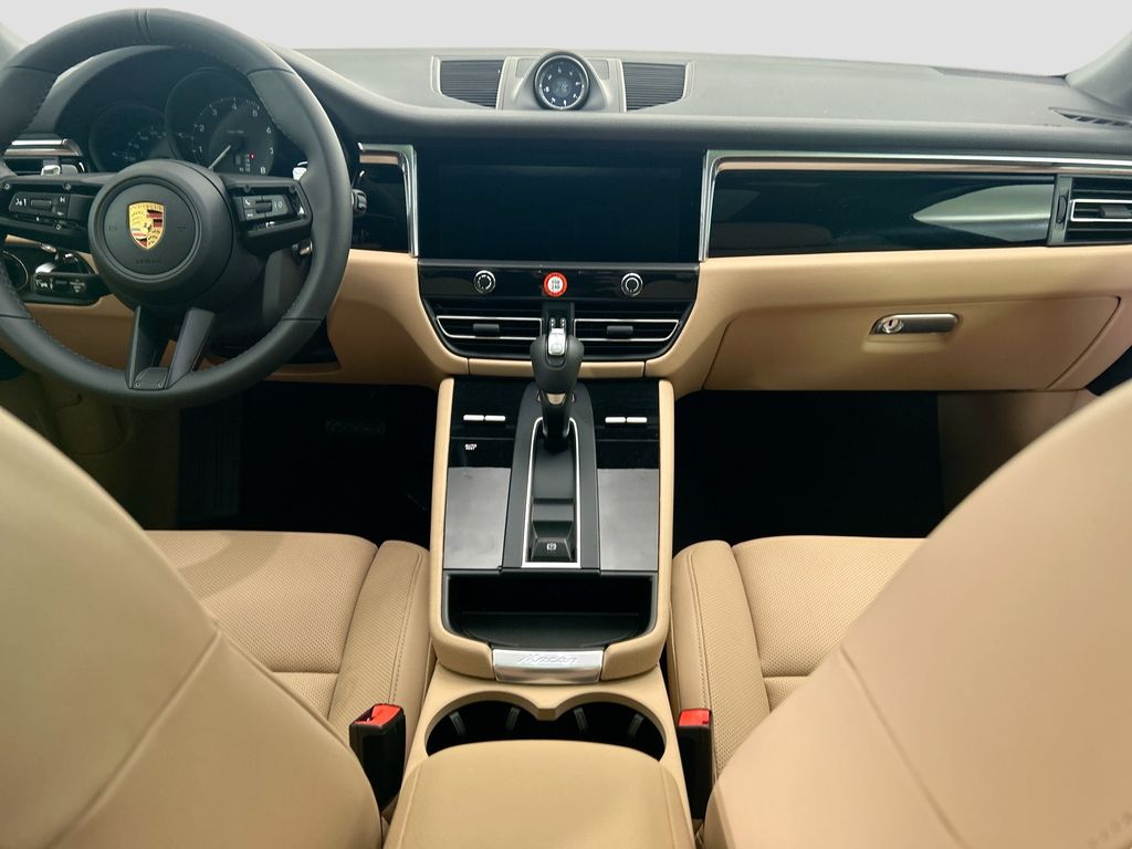 Thumbnail: 2026 Porsche Macan - 15