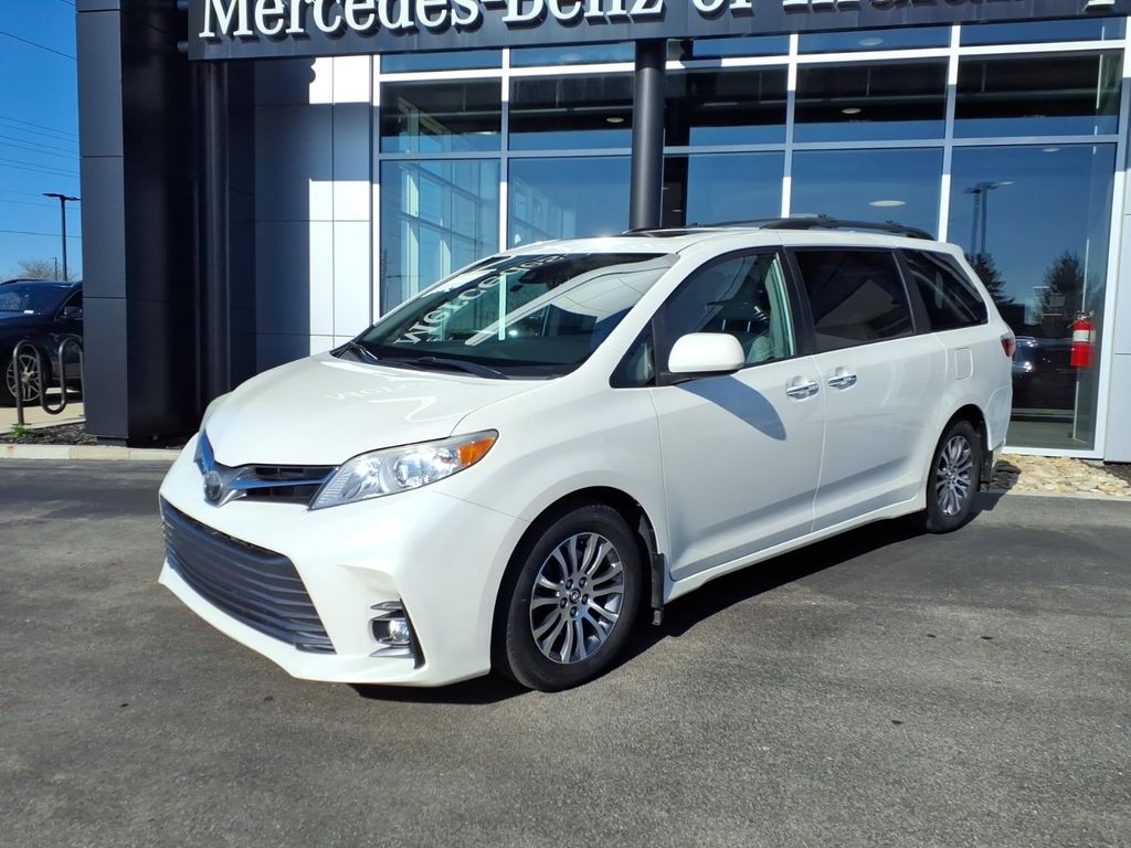 Used 2019 White Toyota XLE Premium image 2