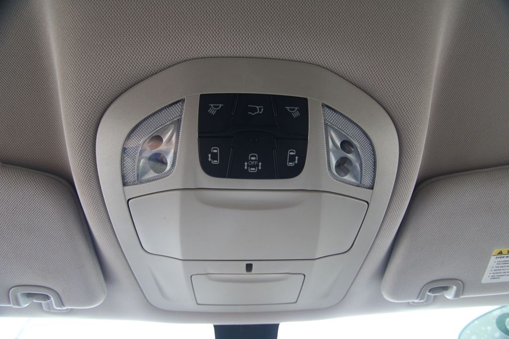 Used 2022 Chrysler Voyager Van