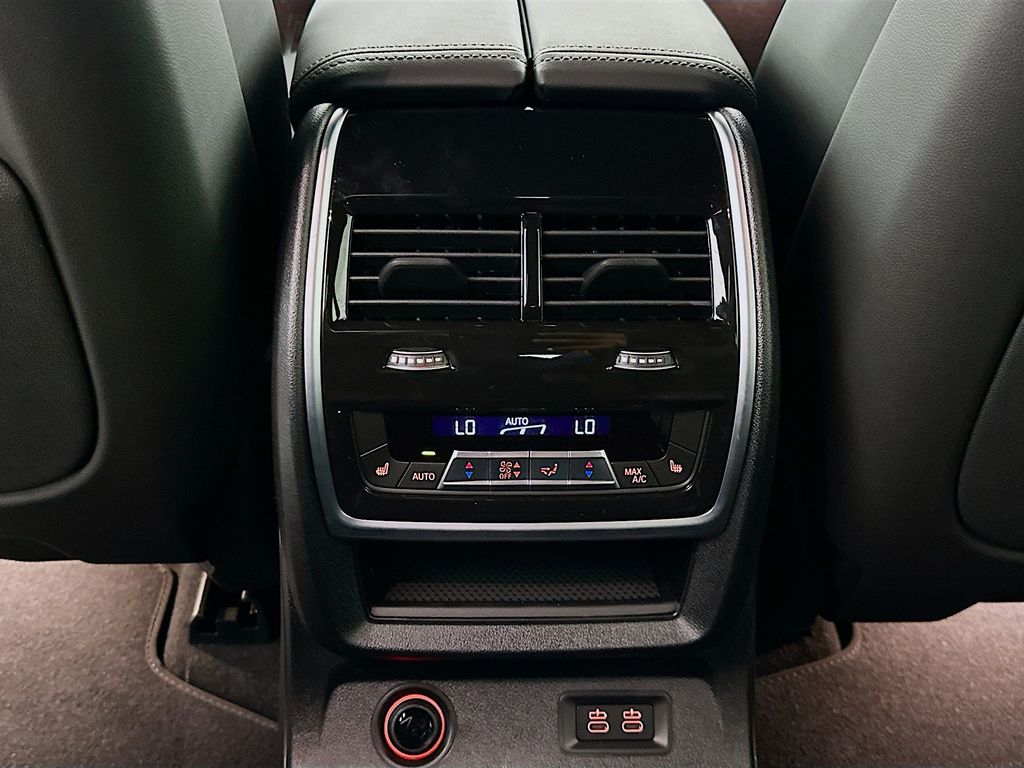 Thumbnail: 2026 BMW X7 - 18