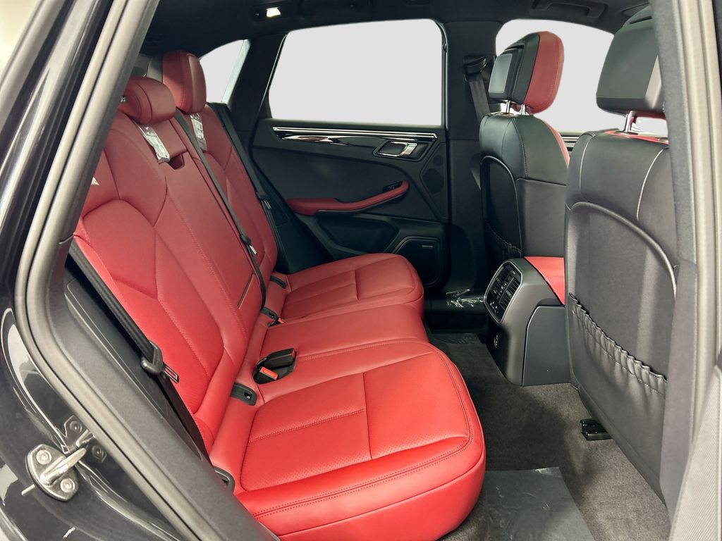 Thumbnail: 2026 Porsche Macan - 23