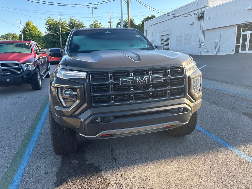 2024 GMC Canyon — photo 2