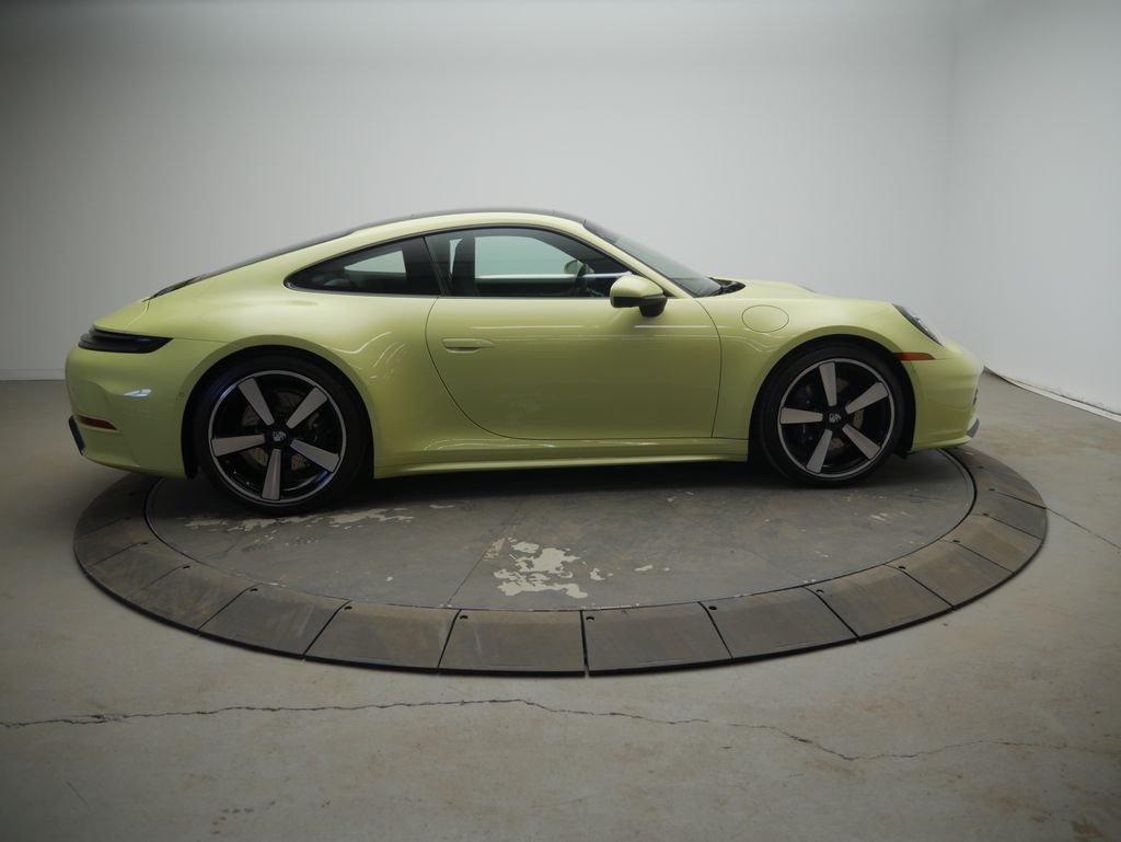 Thumbnail: 2025 Porsche 911 - 8
