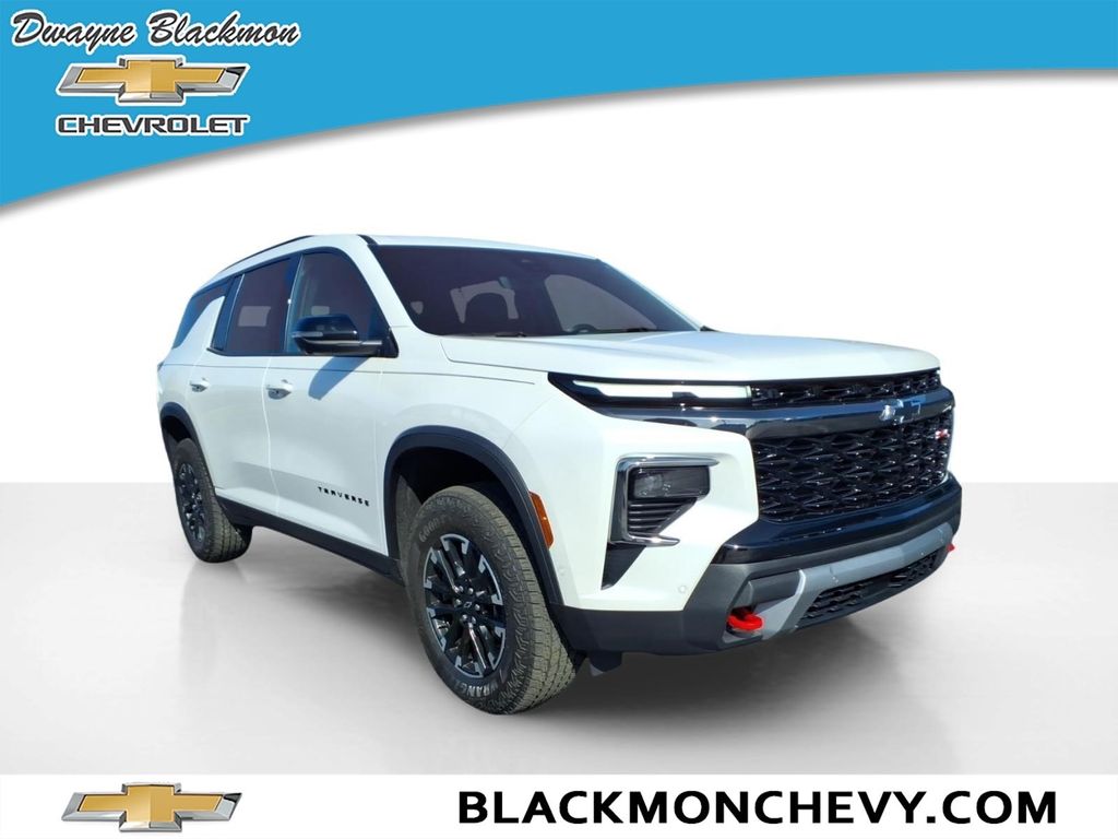 White (Iridescent Pearl Tricoat) 2024 Chevrolet Traverse SUV / Crossover Four-Wheel Drive 8-Speed Automatic