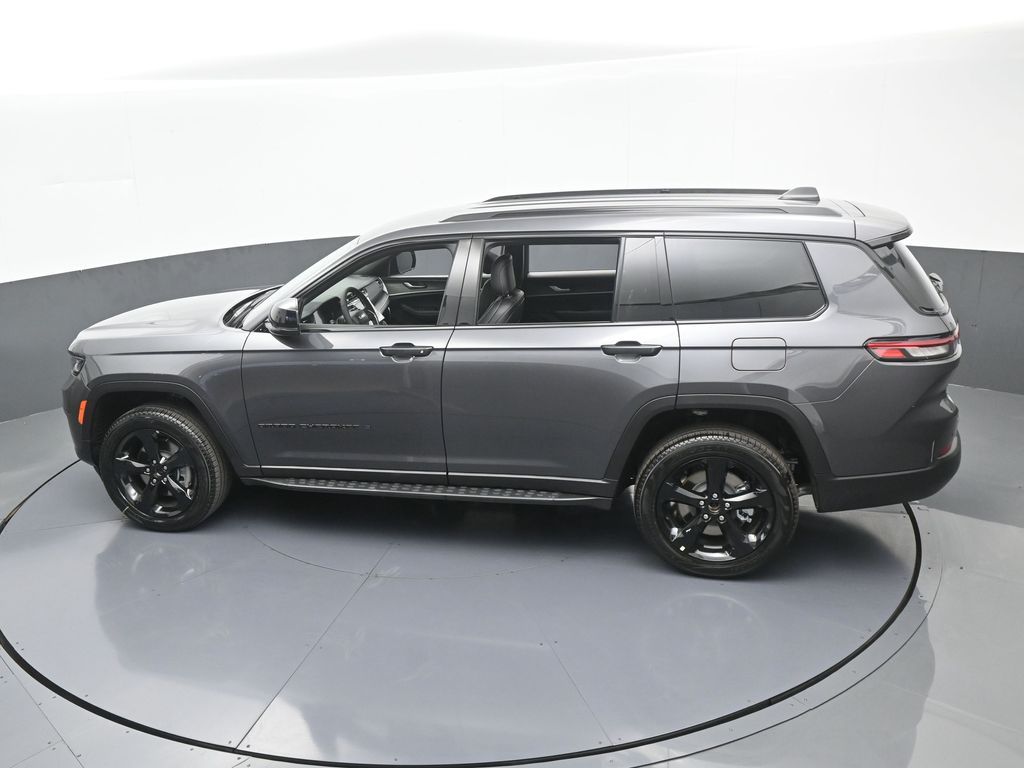 Used 2025 Baltic Gray Metallic Clearcoat Jeep Limited image 18