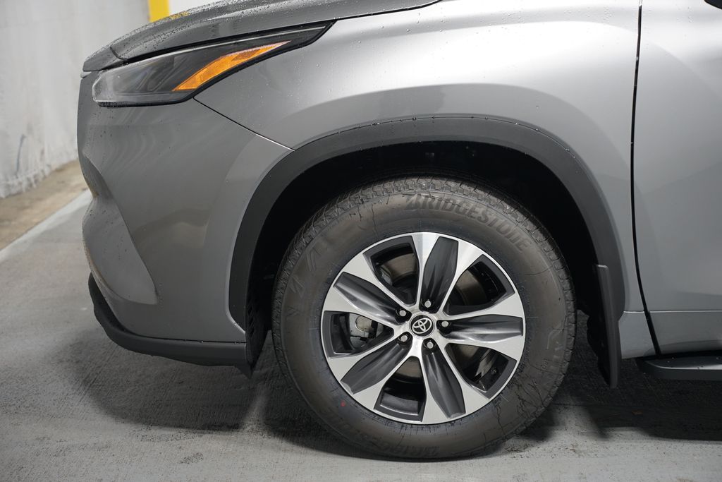 Thumbnail: 2026 Toyota Highlander - 5