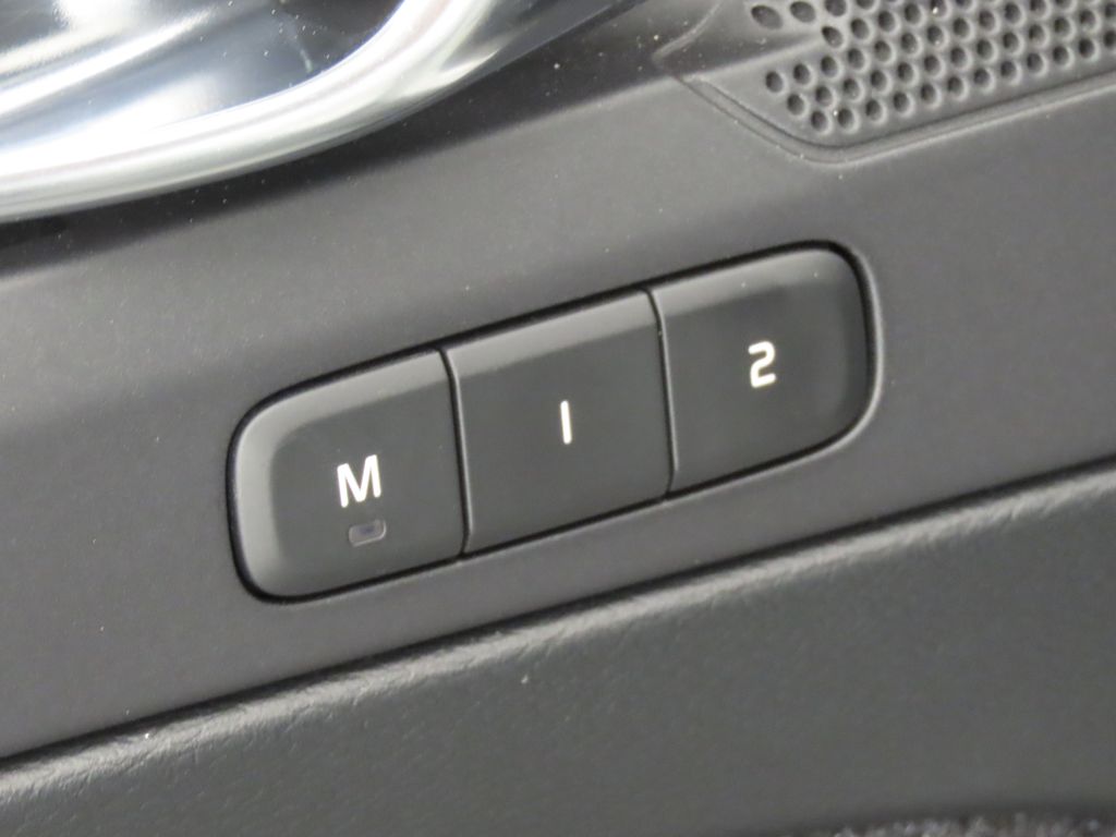 Thumbnail: 2019 Volvo XC40 - 32