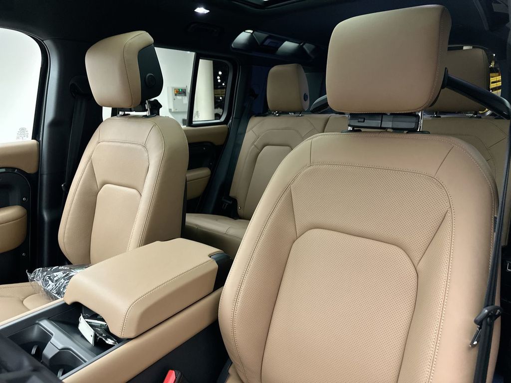 Thumbnail: 2026 Land Rover Defender - 10