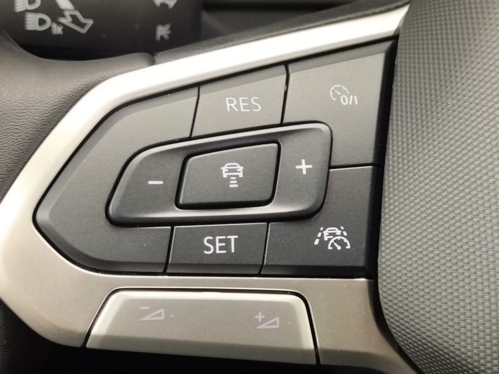 2025 Volkswagen Taos 1.5T SE Black