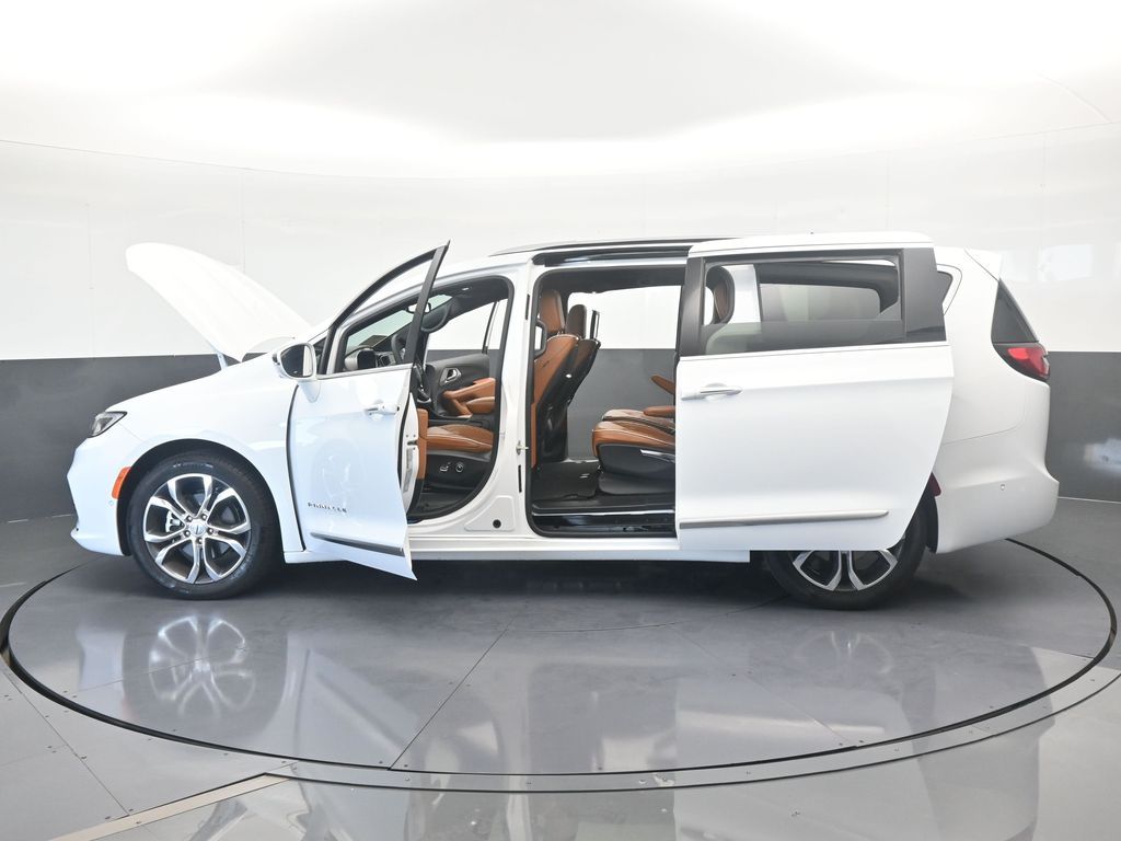 Used 2024 Bright White Clearcoat Chrysler Pinnacle image 88