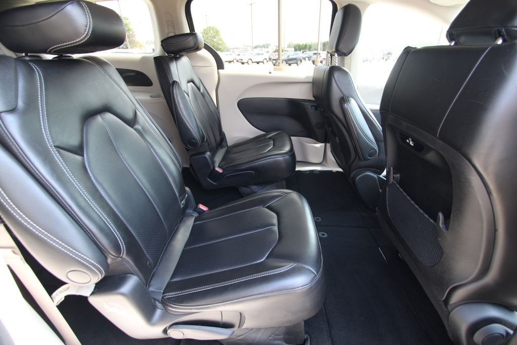 Used 2023 Chrysler Pacifica Van