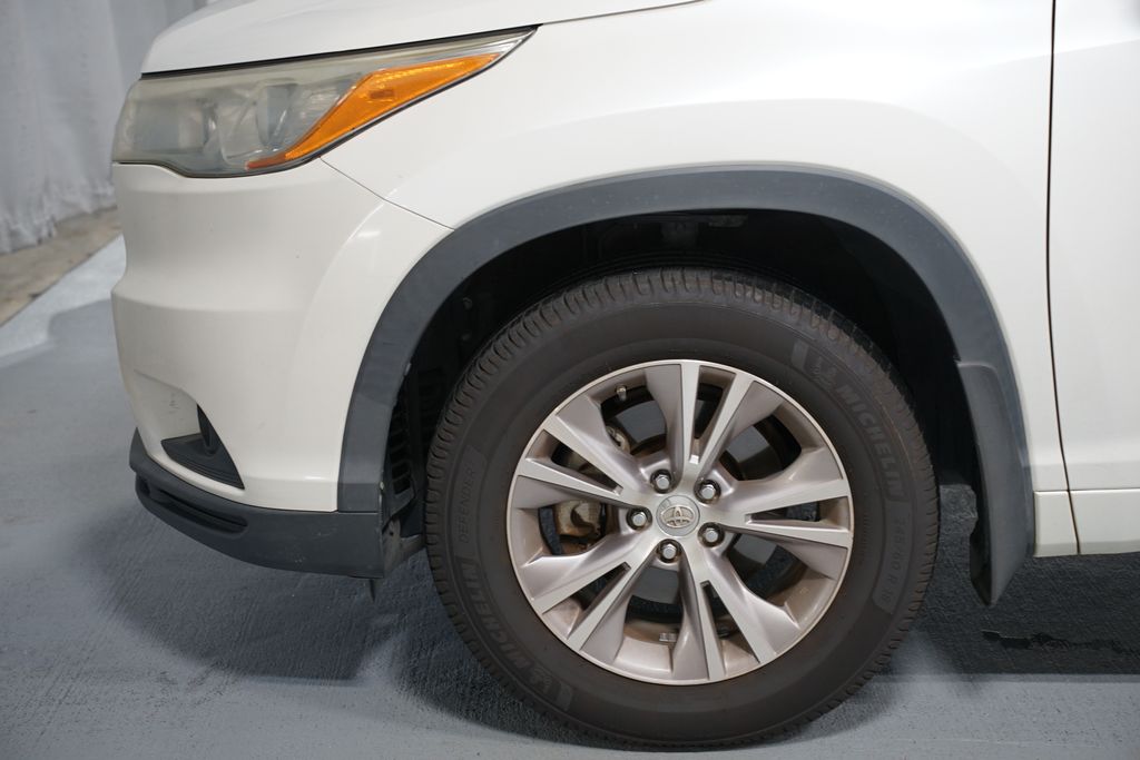 Thumbnail: 2015 Toyota Highlander - 5