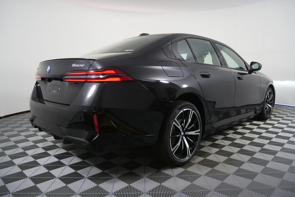 Thumbnail: 2027 BMW 5 Series - 3