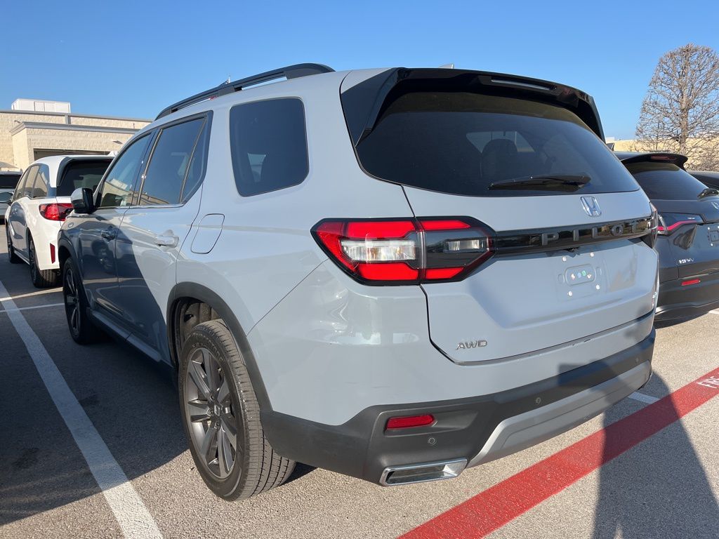 Thumbnail: 2023 Honda Pilot - 4