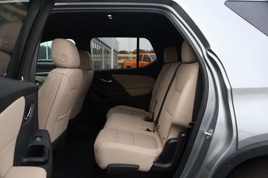 Thumbnail: 2023 Chevrolet Traverse - 31